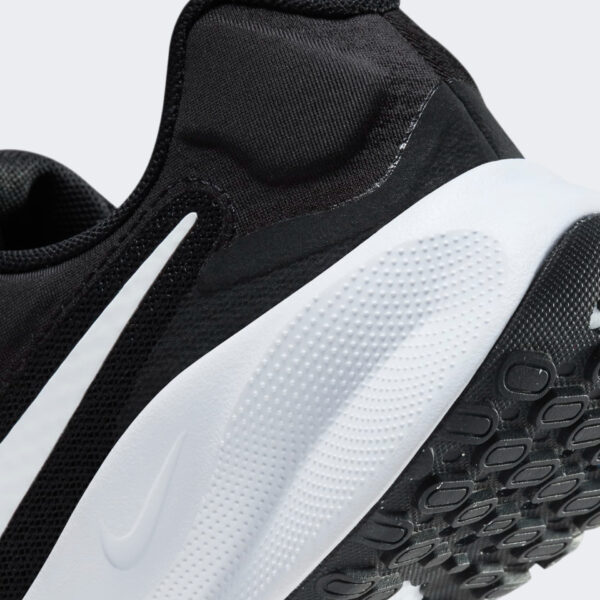 Кросівки жіночі Nike W Revolution 7 Black/White