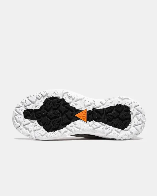 Кроссовки Nike ACG Mountain Fly 2 Low White Bright Mandarin