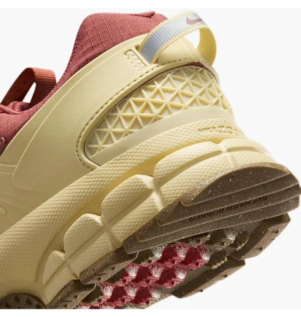 Кросівки Nike Zoom Vomero Roam Team Red Gold